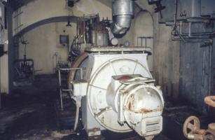 Ligne Maginot - MICHELSBERG - A22 - (Ouvrage d'artillerie) - Récupération d'un groupe du Michelsberg et d'un groupe du Mt des Welches installés dans l'usine électrique de la Feste Lorraine (Metz) dans les années 60.