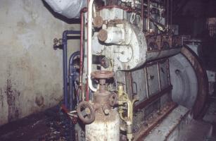 Ligne Maginot - MICHELSBERG - A22 - (Ouvrage d'artillerie) - Récupération d'un groupe du Michelsberg et d'un groupe du Mt des Welches installés dans l'usine électrique de la Feste Lorraine (Metz) dans les années 60.