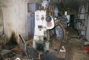 Ligne Maginot - MICHELSBERG - A22 - (Ouvrage d'artillerie) - Récupération d'un groupe du Michelsberg et d'un groupe du Mt des Welches installés dans l'usine électrique de la Feste Lorraine (Metz) dans les années 60.