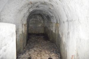 Ligne Maginot - LA DEA (D) - (Abri actif) - Au premier plan cuisine, à l'arrière-plan vivres de réserve