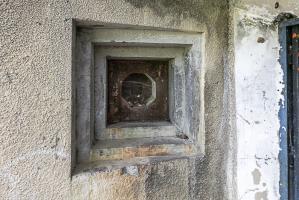 Ligne Maginot - CAVE A CANON - (Ouvrage d'infanterie) - Créneau FM de défense de la porte