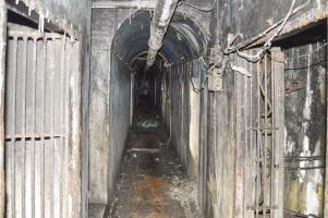 Ligne Maginot - CAVE A CANON - (Ouvrage d'infanterie) - Couloir principal, à gauche salle des filtres, à droite l'usine