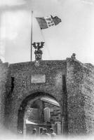 Ligne Maginot - REDOUTE RUINEE - (Ouvrage d'infanterie) - L'avant poste le 02 juillet 1940
Les couleurs italiennes flottent sur l'avant poste. Le blason du régiment est toujours en place