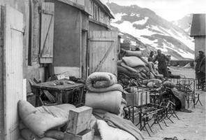 Ligne Maginot - REDOUTE RUINEE - (Ouvrage d'infanterie) - L'avant poste le 02 juillet 1940
Les italiens prennent possession de l'avant poste et de ses équipements.