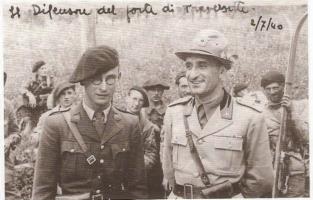 Ligne Maginot - REDOUTE RUINEE - (Ouvrage d'infanterie) - Les officiers français et italien le 02 juillet 1940.
Noter l'utilisation de l'appellation italienne de l'ouvrage 'Traversete' et non pas de la dénomination française.