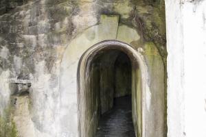 Ligne Maginot - REDOUTE RUINEE - (Ouvrage d'infanterie) - Accès à la casemate sous roc