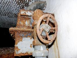 Ligne Maginot - ROUTE D'OTTANGE EST - C31 - (Casemate d'infanterie - Simple) - Système de siphon et vanne 3 voies pour la récupération de l'eau de ruissellement provenant de la cunette extérieure