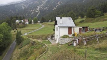 Ligne Maginot - POET OLLAGNIER - (Position d'artillerie préparée) - Un des emplacements de tir à gauche de la route ( vers voiture en stationnement)