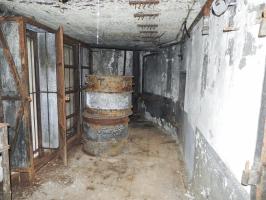 Ligne Maginot - TRESSANGE - C32 - (Casemate d'infanterie - Simple) - Des armoires à munitions et des filtres de ventilation.