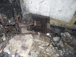 Ligne Maginot - GROS BOIS - C35 - (Casemate d'infanterie - Simple) - La trémie arrachée de son emplacement.