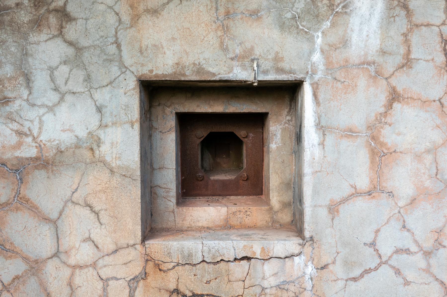 Ligne Maginot - COLMING - X33 - (Abri actif) - Créneau FM de façade - Michel Teiten