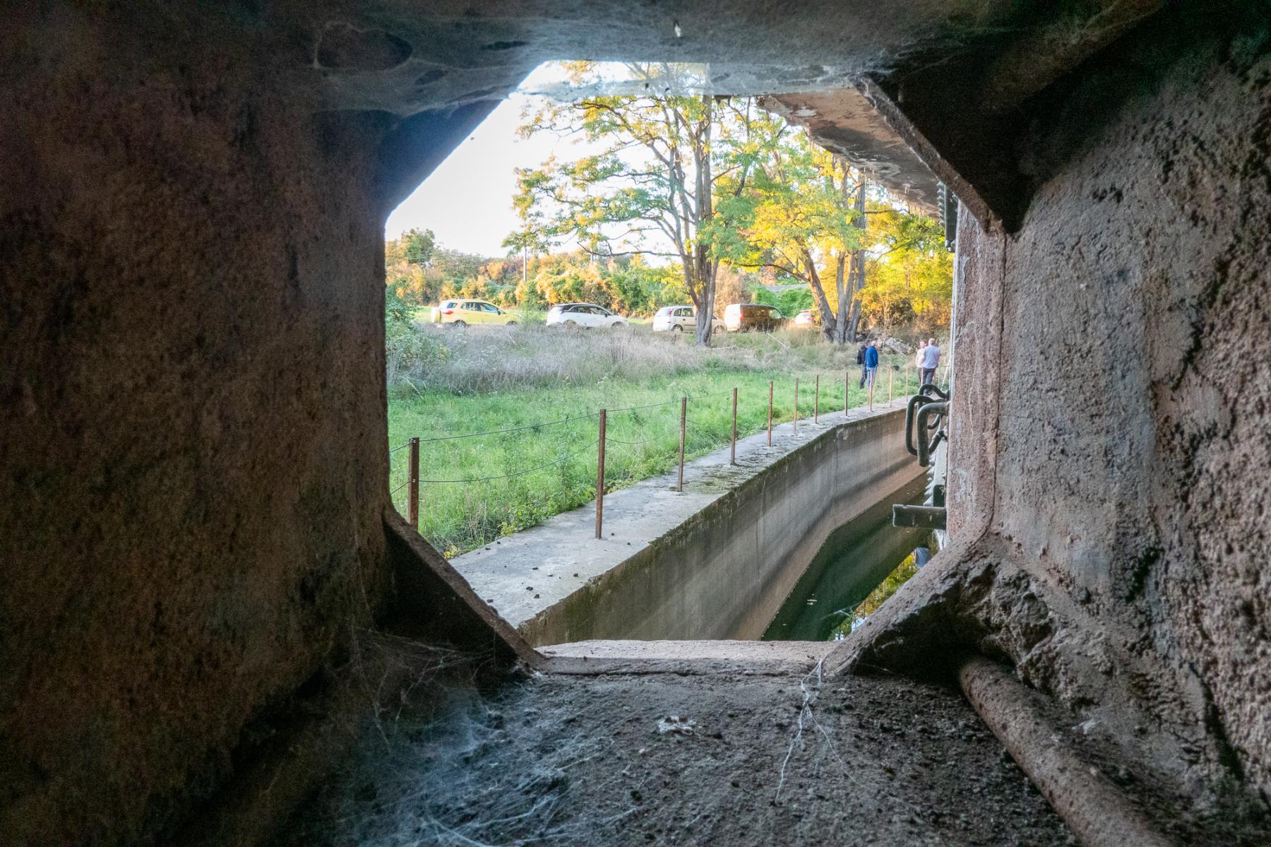 Ligne Maginot - HESTROFF - X29 - (Abri) - Fossé diamant vu à travers le créneau de flanquement opposé - Michel Teiten