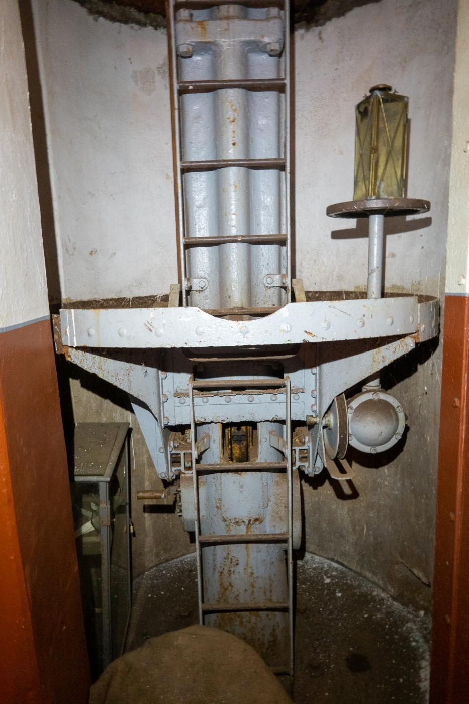 Ligne Maginot - BOUSSE - A24 - (Ouvrage d'infanterie) - Bloc entrée 
Cloche LG - Michel Teiten