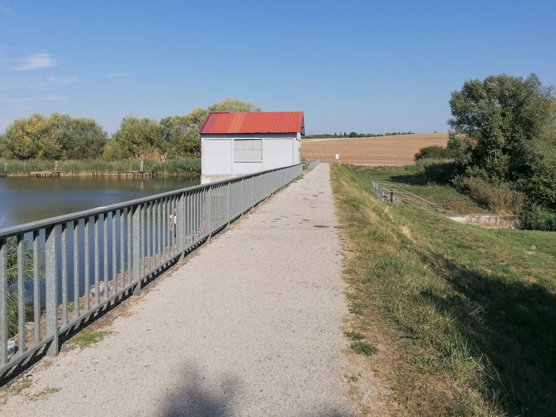 Ligne Maginot - RETENUE DU STANGENWALD - (Inondation défensive) - Vue de la digue et du local des siphons. - DISS D