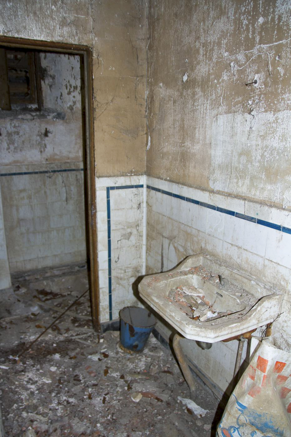 Ligne Maginot - ROUSSY LE VILLAGE (Poste avancé GRM) - (Poste GRM - Maison Forte) - Les sanitaires en 2012, avant restauration - Michel Teiten