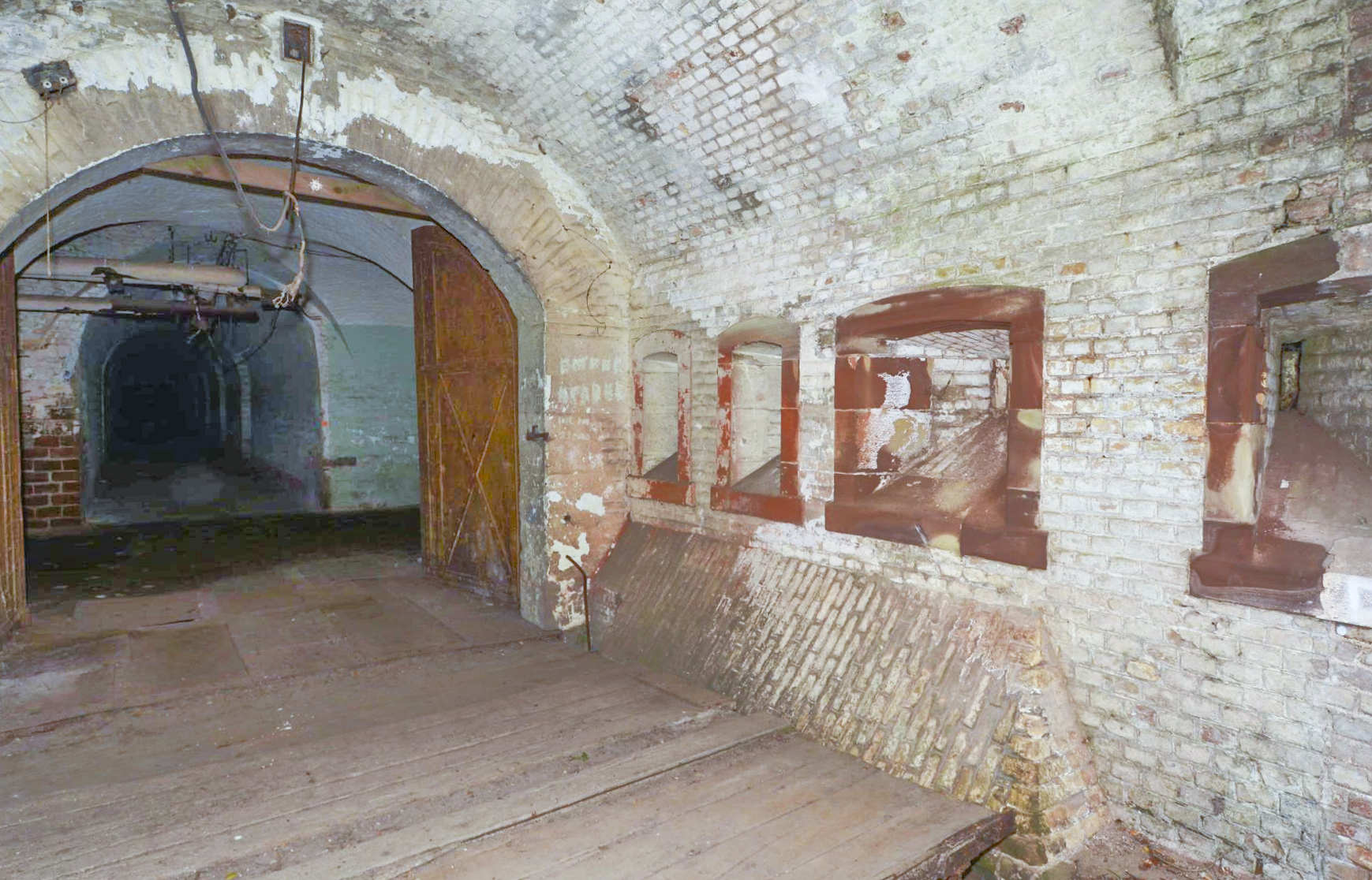 Ligne Maginot - FORT NEY - (Ouvrage d'infanterie) - Protection de l'entrée
Le pont levis et les créneaux de fusillade - Pascal Lambert