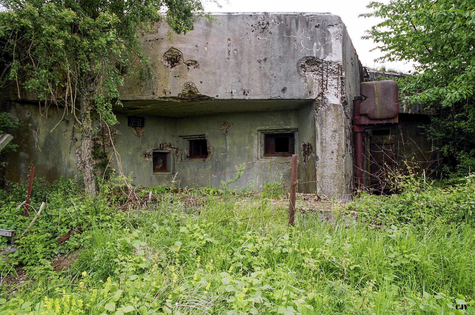 Ligne Maginot - PUXIEUX - C1 - (Casemate d'infanterie - Simple) - Chambre de tir flanquant vers le bloc 2 du PO de la Ferme Chappy