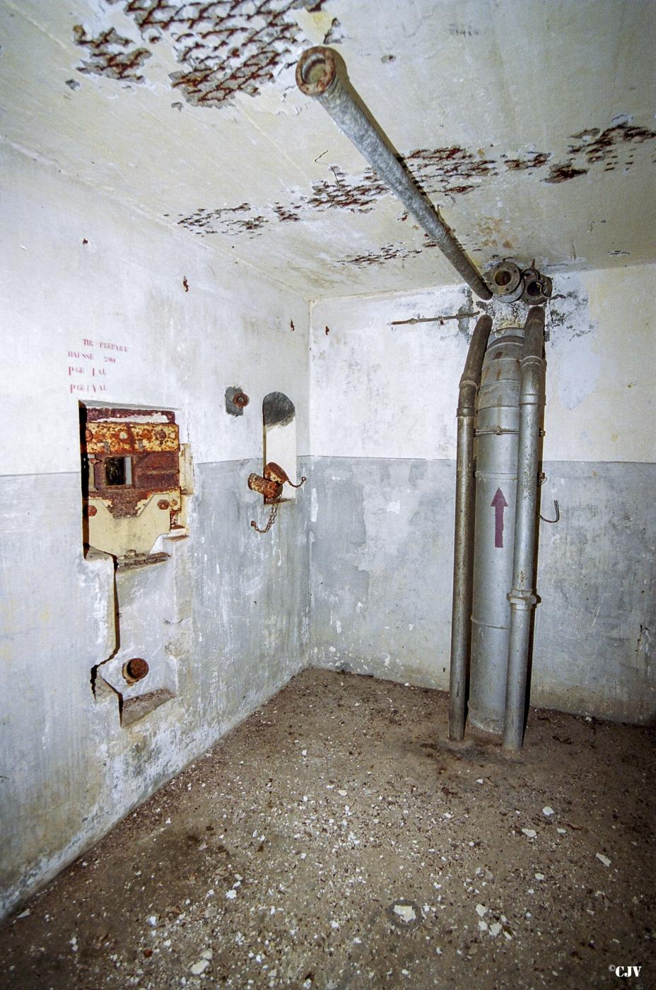 Ligne Maginot - BOIS DE BEUVEILLE - C2 (JACQUELINE) - (Casemate d'infanterie - Simple) - Créneau de défense de l'entrée - Lia VERMEULEN