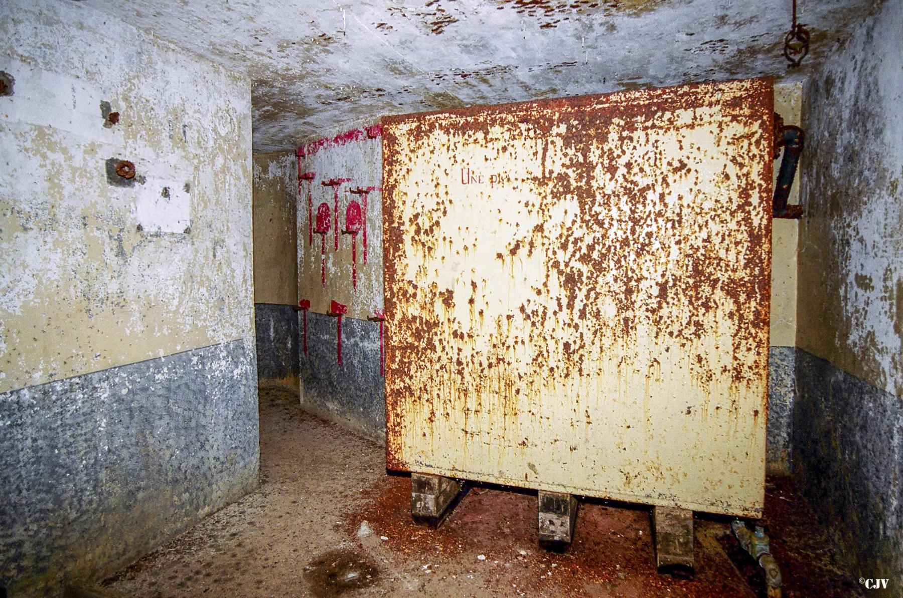 Ligne Maginot - BOIS DE BEUVEILLE - C2 (JACQUELINE) - (Casemate d'infanterie - Simple) - Le réservoir - Lia VERMEULEN