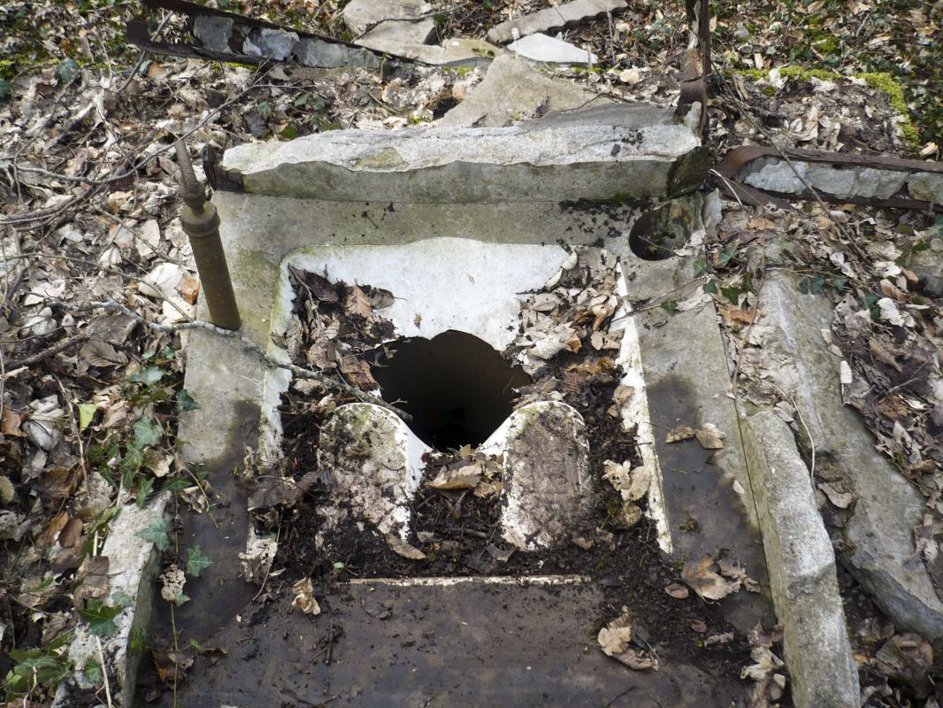 Ligne Maginot - BOIS DE BEUVEILLE - C2 (JACQUELINE) - (Casemate d'infanterie - Simple) - Latrine extérieure - Thierry Collé