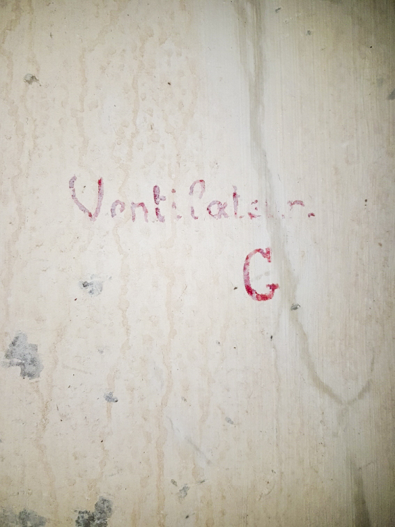 Ligne Maginot - BOIS DE TAPPE OUEST - C5 - (Casemate d'infanterie) - Inscription dans une cloche GFM.