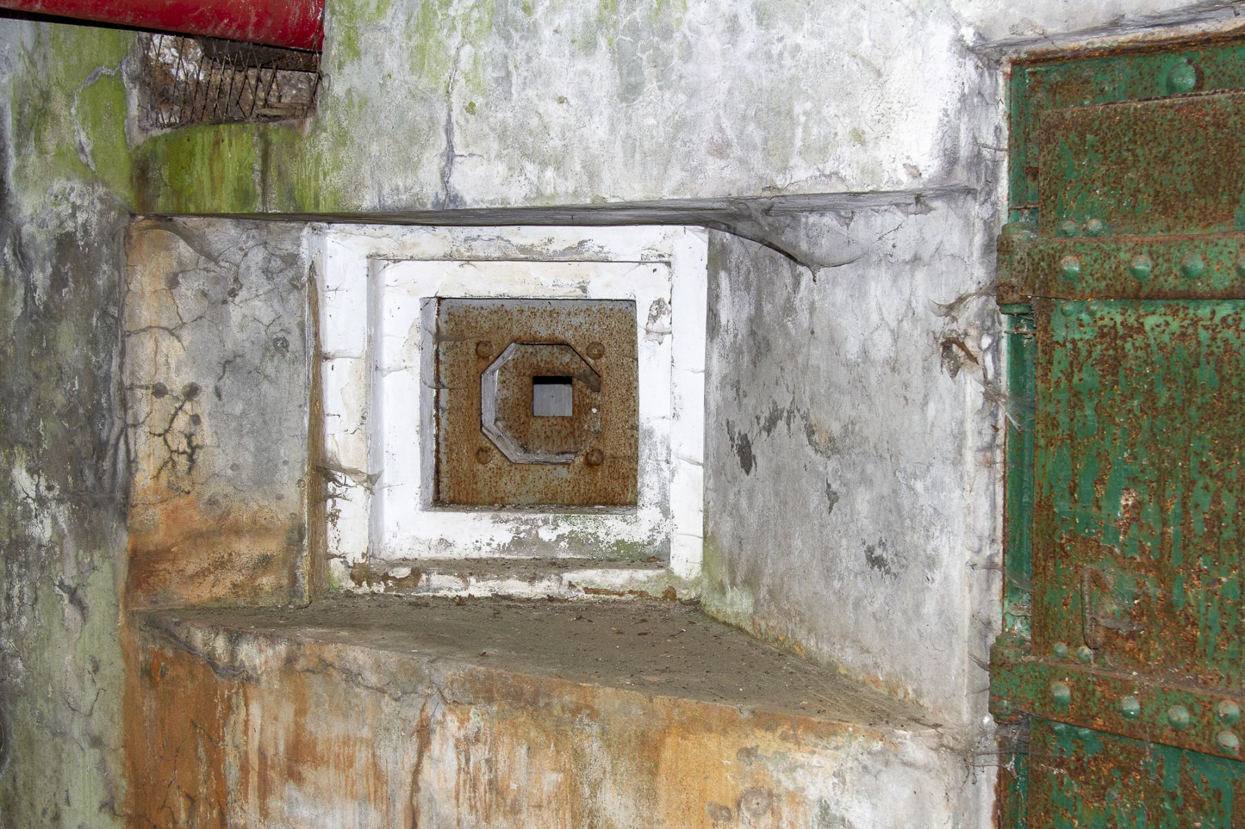 Ligne Maginot - CHENES BRULES - X23 - (Abri) - Coffre Nord
Créneau FM - Michel Teiten