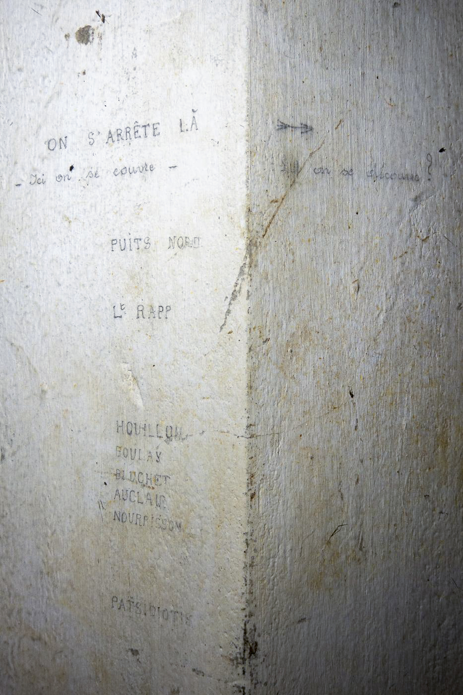 Ligne Maginot - CHENES BRULES - X23 - (Abri) - Coffre Nord
Graffitis dans le couloir d'entrée
'Puits Nord - Lt Rapp - Houillon - Boulay - Bluchet - Auclair - Nourrisson' - Michel Teiten