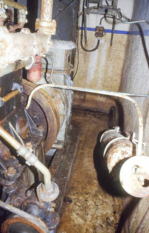 Ligne Maginot - CHENES BRULES - X23 - (Abri) - L'usine encore présentable, mais le pillage a déjà commencé.