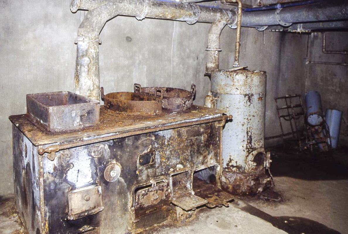 Ligne Maginot - CHENES BRULES - X23 - (Abri) - La cuisine
Cuisinière François Vaillant au charbon type 1 bis