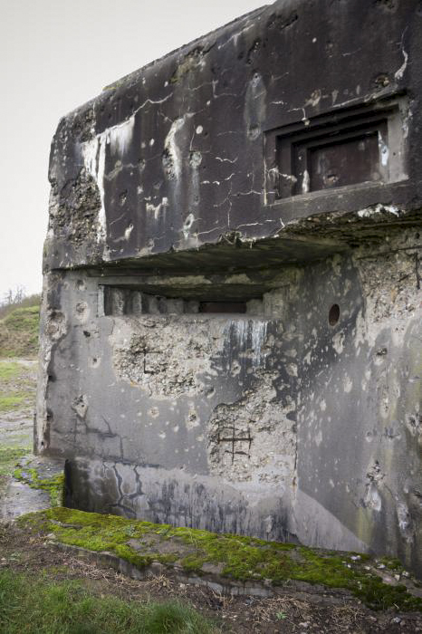 Ligne Maginot - BOVENBERG - BCA2 - (Casemate d'artillerie) - Créneau d'observation et faux créneau en partie haute
