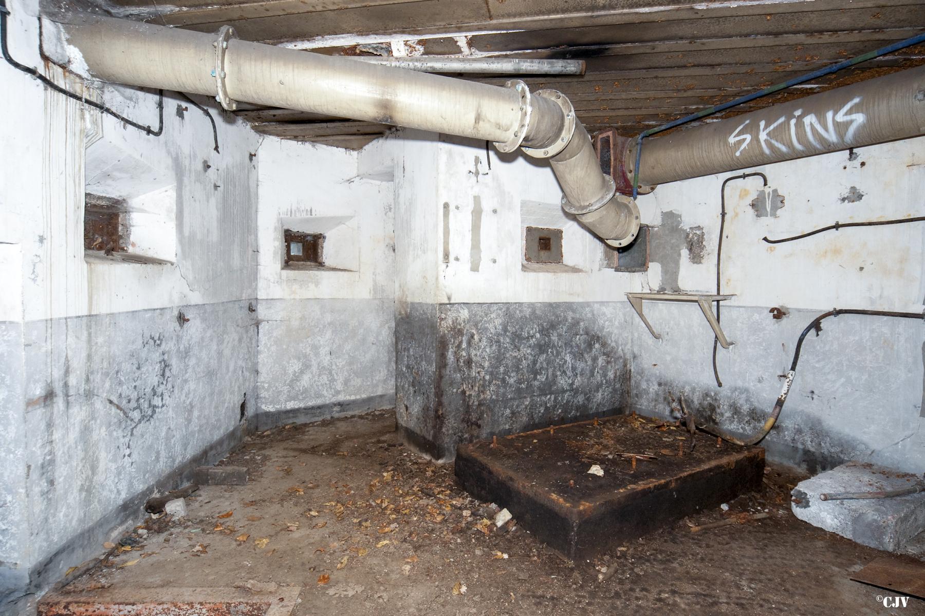 Ligne Maginot - BOIS D'OTTONVILLE - BCA1 - (Casemate d'artillerie) - Le socle du groupe électrogène