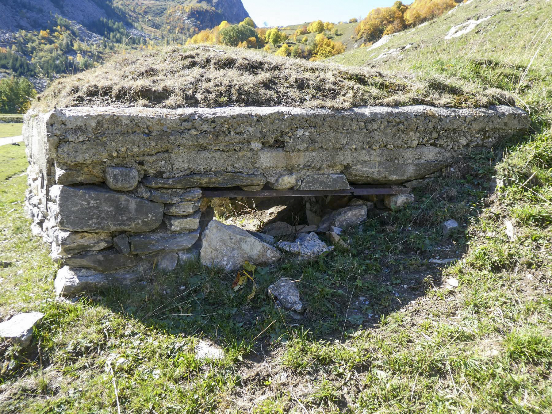 Ligne Maginot - LES CHAPIEUX - (Blockhaus pour canon) -  - ELLENA Daniel - CUNY Philippe