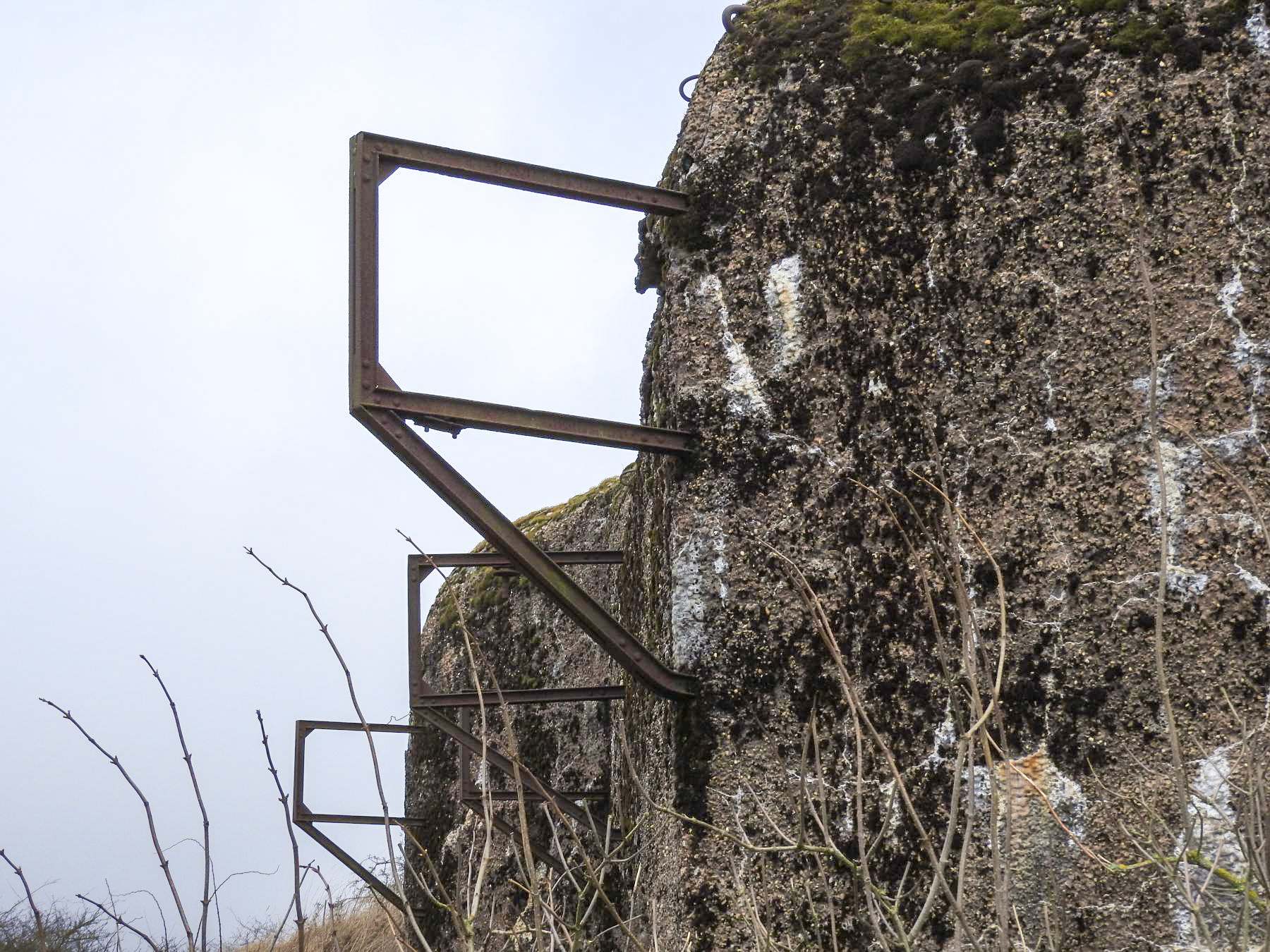 Ligne Maginot - BURE - C33 - (Casemate d'infanterie - Simple) - Les supports de l'antenne radio. - STENGER Mathieu