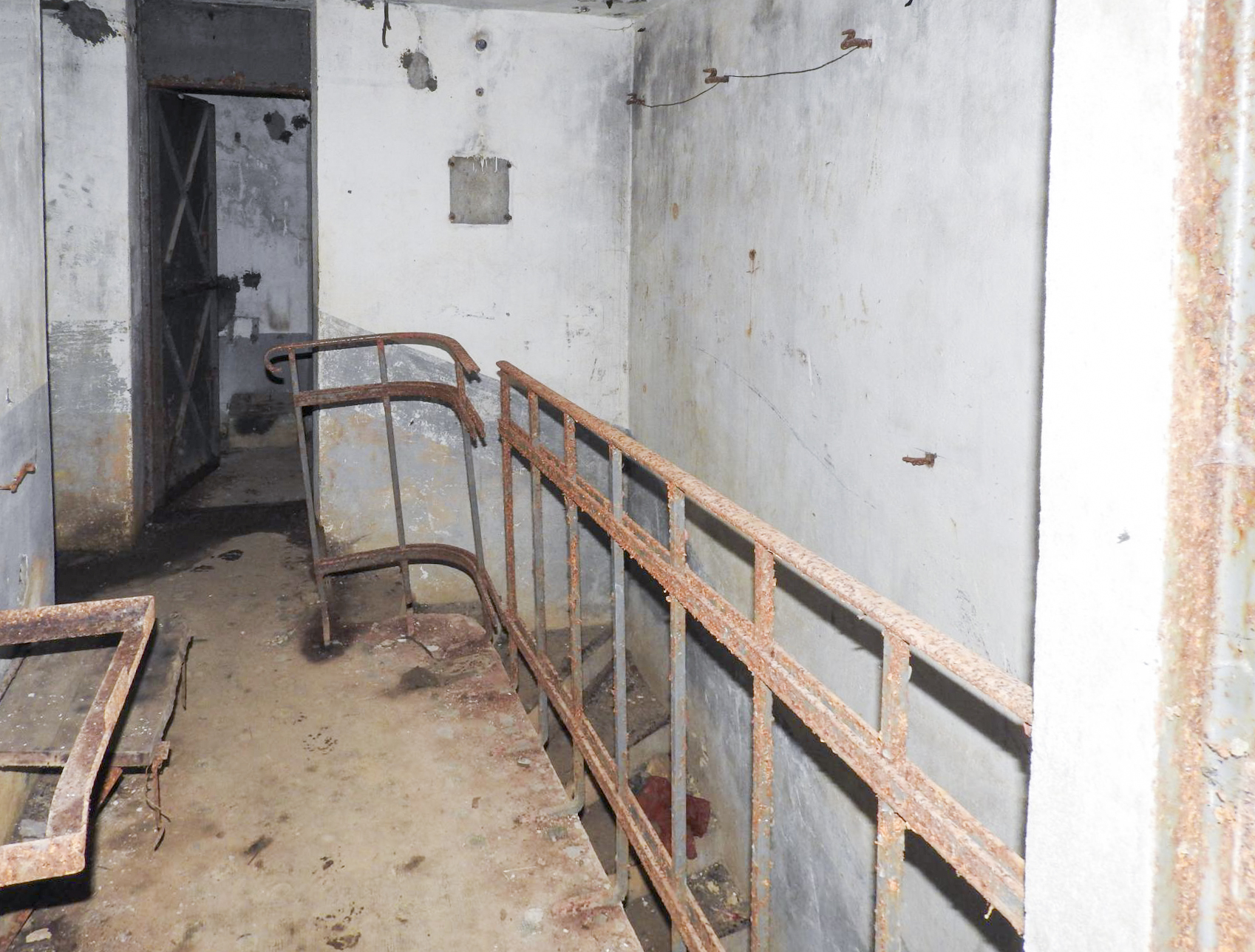 Ligne Maginot - BURE - C33 - (Casemate d'infanterie - Simple) - L'escalier vers l'étage inférieur. - STENGER Mathieu