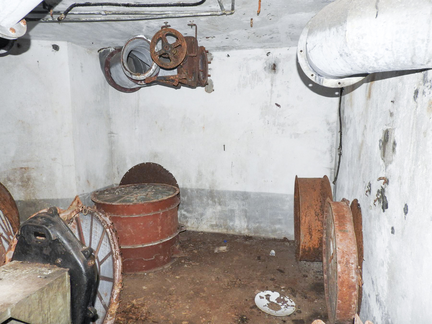 Ligne Maginot - BURE - C33 - (Casemate d'infanterie - Simple) - La salle des filtres et de la ventilation. - STENGER Mathieu