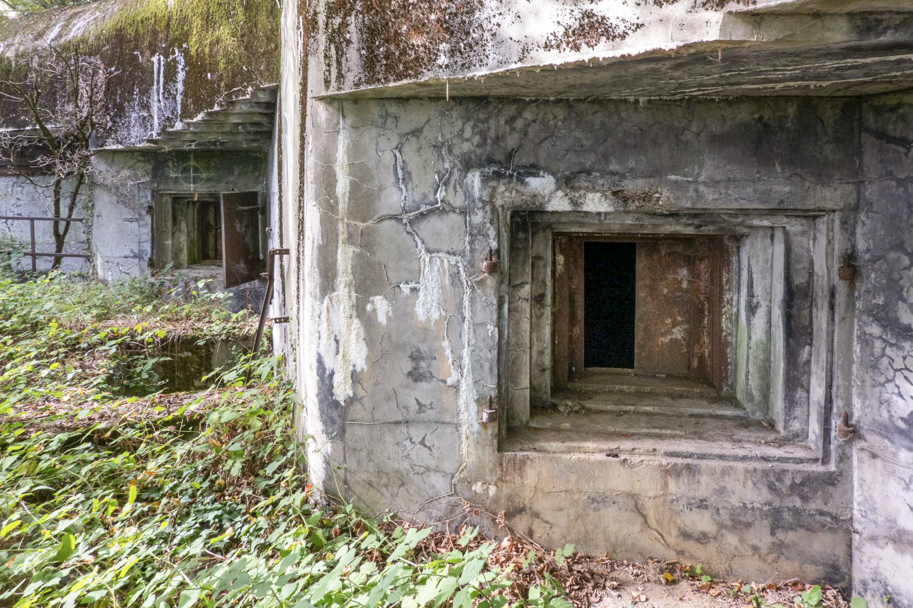 Ligne Maginot - BOIS D'OTTONVILLE - BCA1 - (Casemate d'artillerie) - Vue en enfilade des embrasures pour canons de 75 - Michel Teiten