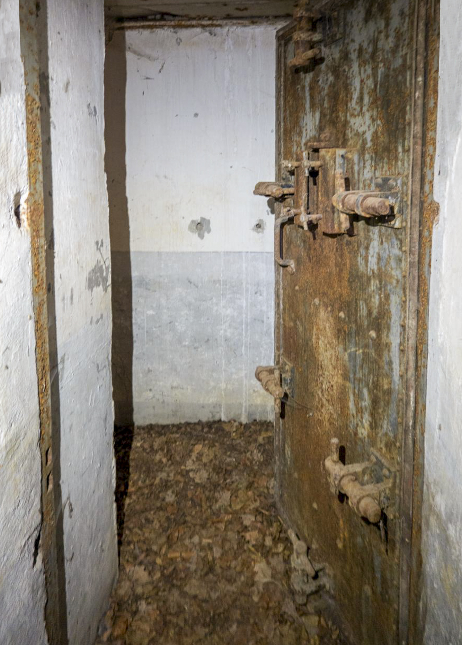 Ligne Maginot - BOIS D'OTTONVILLE - BCA1 - (Casemate d'artillerie) - Porte blindée de l'entrée hommes - Michel Teiten