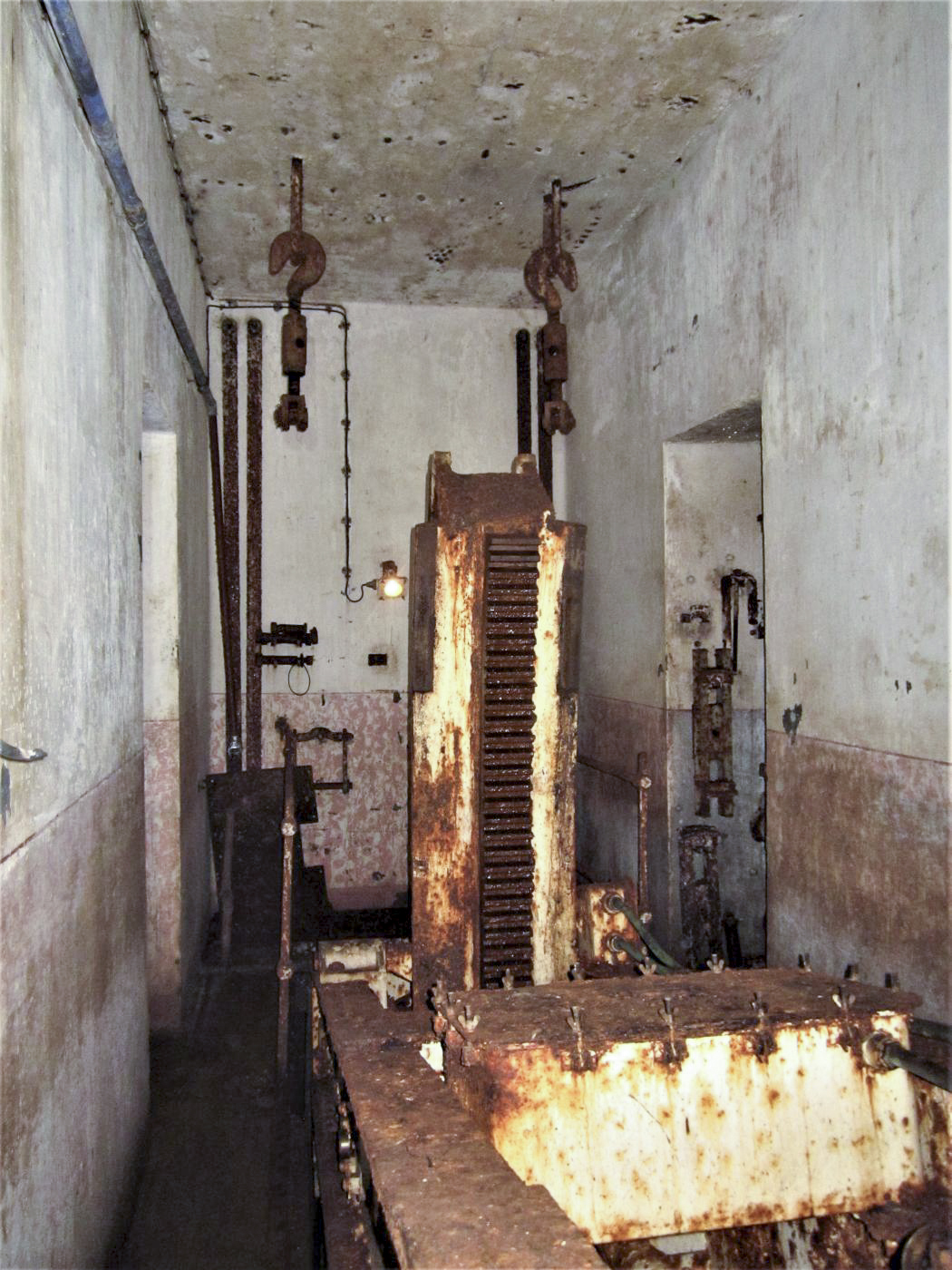 Ligne Maginot - MICHELSBERG - A22 - (Ouvrage d'artillerie) - Bloc 5
Etage inférieur de la tourelle
Crémaillère du balancier - Gregory Fuchs