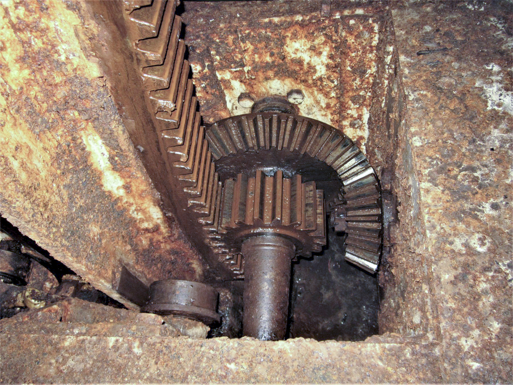 Ligne Maginot - MICHELSBERG - A22 - (Ouvrage d'artillerie) - Bloc 5
Etage inférieur de la tourelle
Mécanisme d'entrainement du balancier - Gregory Fuchs