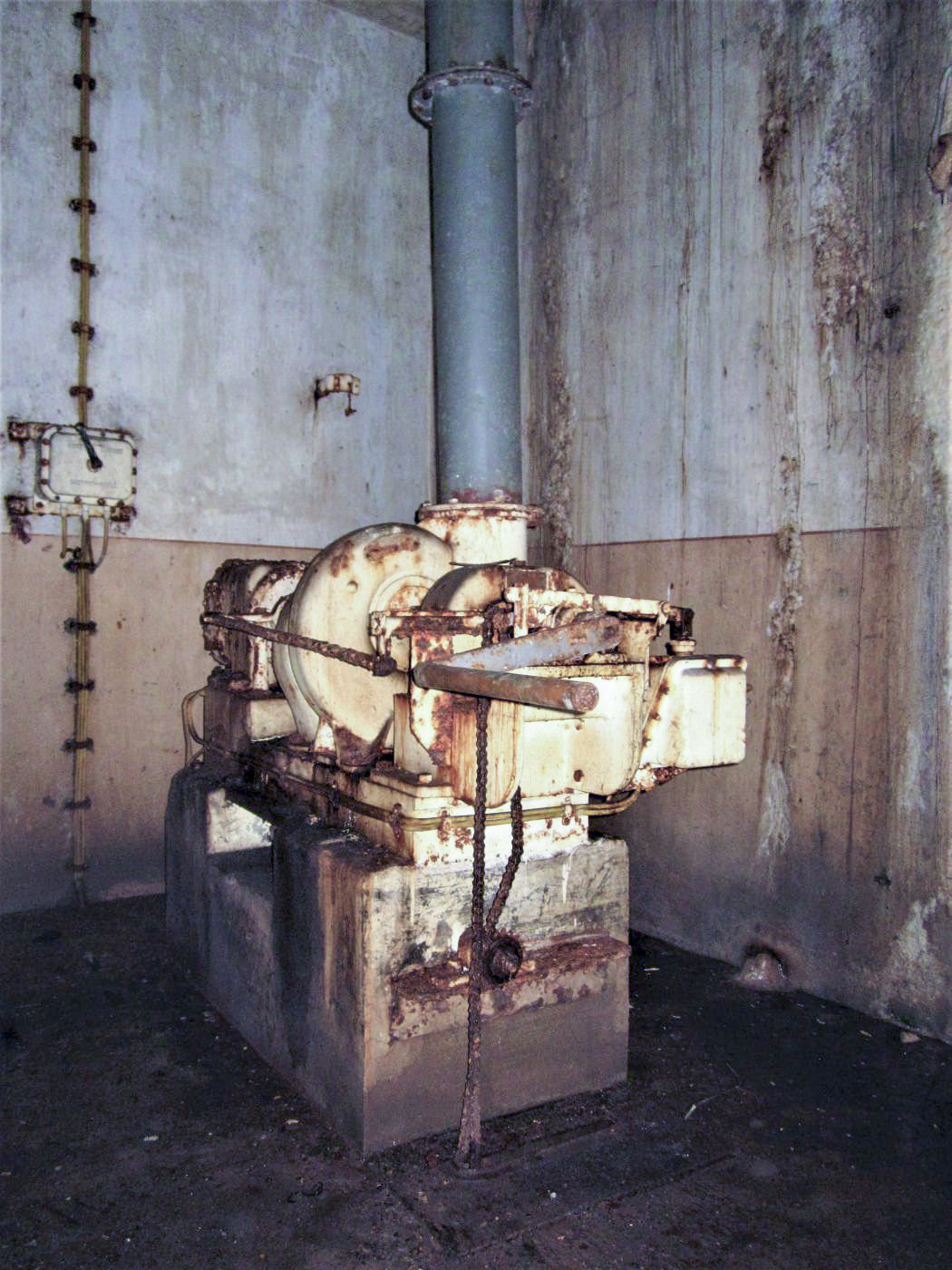 Ligne Maginot - MICHELSBERG - A22 - (Ouvrage d'artillerie) - Bloc 6
Etage inférieur de la tourelle
Ventilateur de la chambre de tir  - Gregory Fuchs