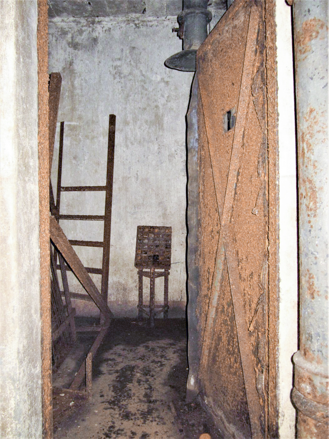 Ligne Maginot - MICHELSBERG - A22 - (Ouvrage d'artillerie) - Bloc 6
Accès à la cloche LG - Gregory Fuchs