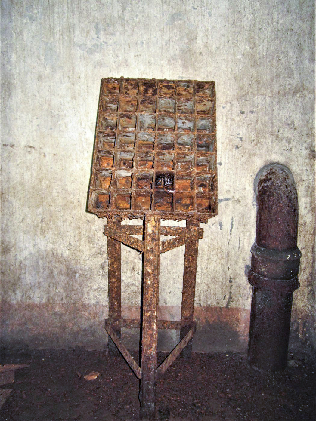 Ligne Maginot - MICHELSBERG - A22 - (Ouvrage d'artillerie) - Bloc 6
Casier à grenades de 50 pour la cloche lance grenades - Gregory Fuchs