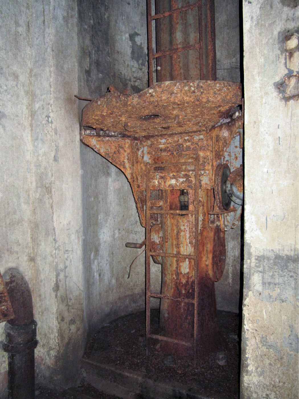 Ligne Maginot - MICHELSBERG - A22 - (Ouvrage d'artillerie) - Bloc 6
Plancher mobile de la cloche LG - Gregory Fuchs