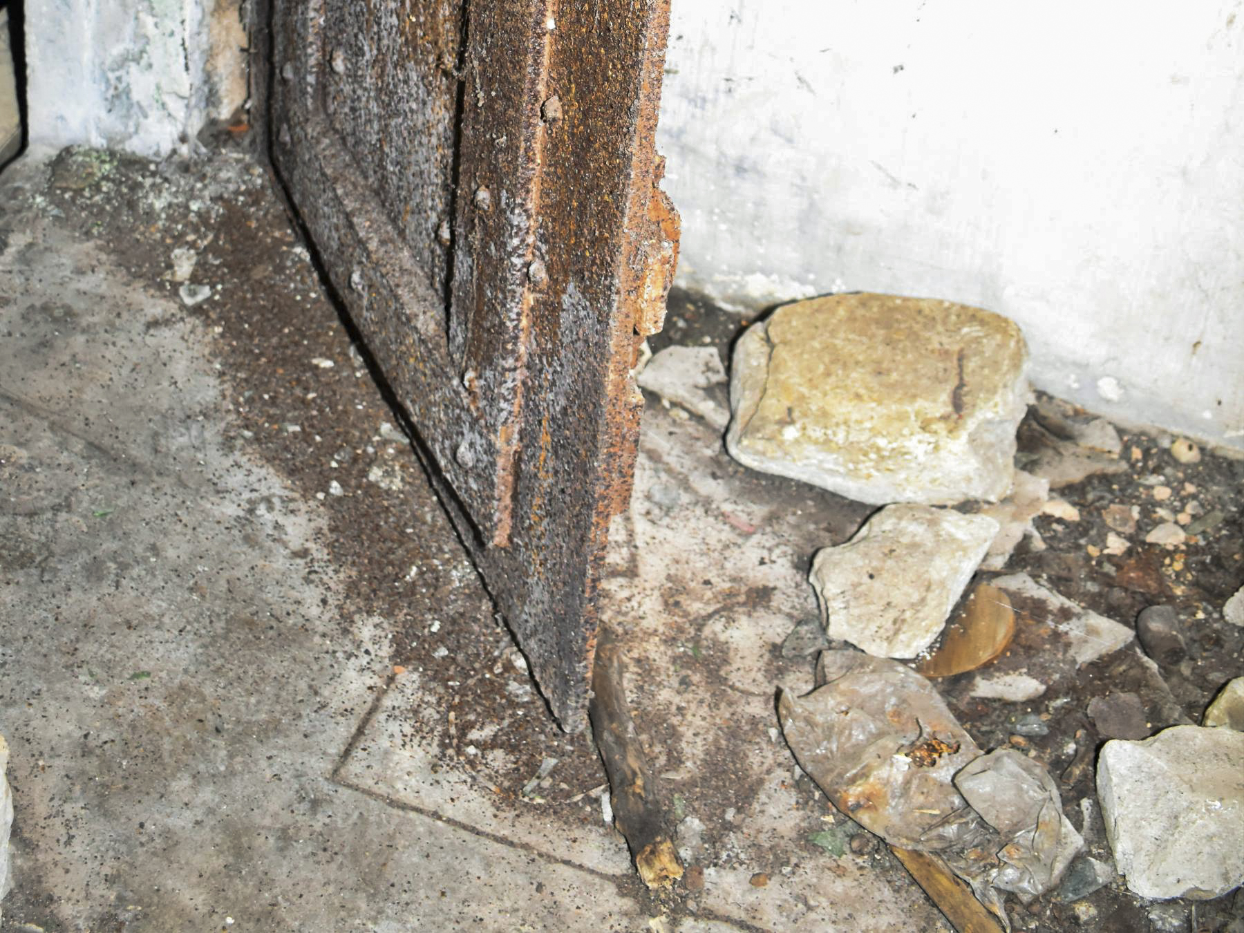 Ligne Maginot - GAEL (161° RIF) - (PC de Sous-Secteur) - Cartouche constructeur dans le sas d'entrée coté gauche - Daniel Froehly