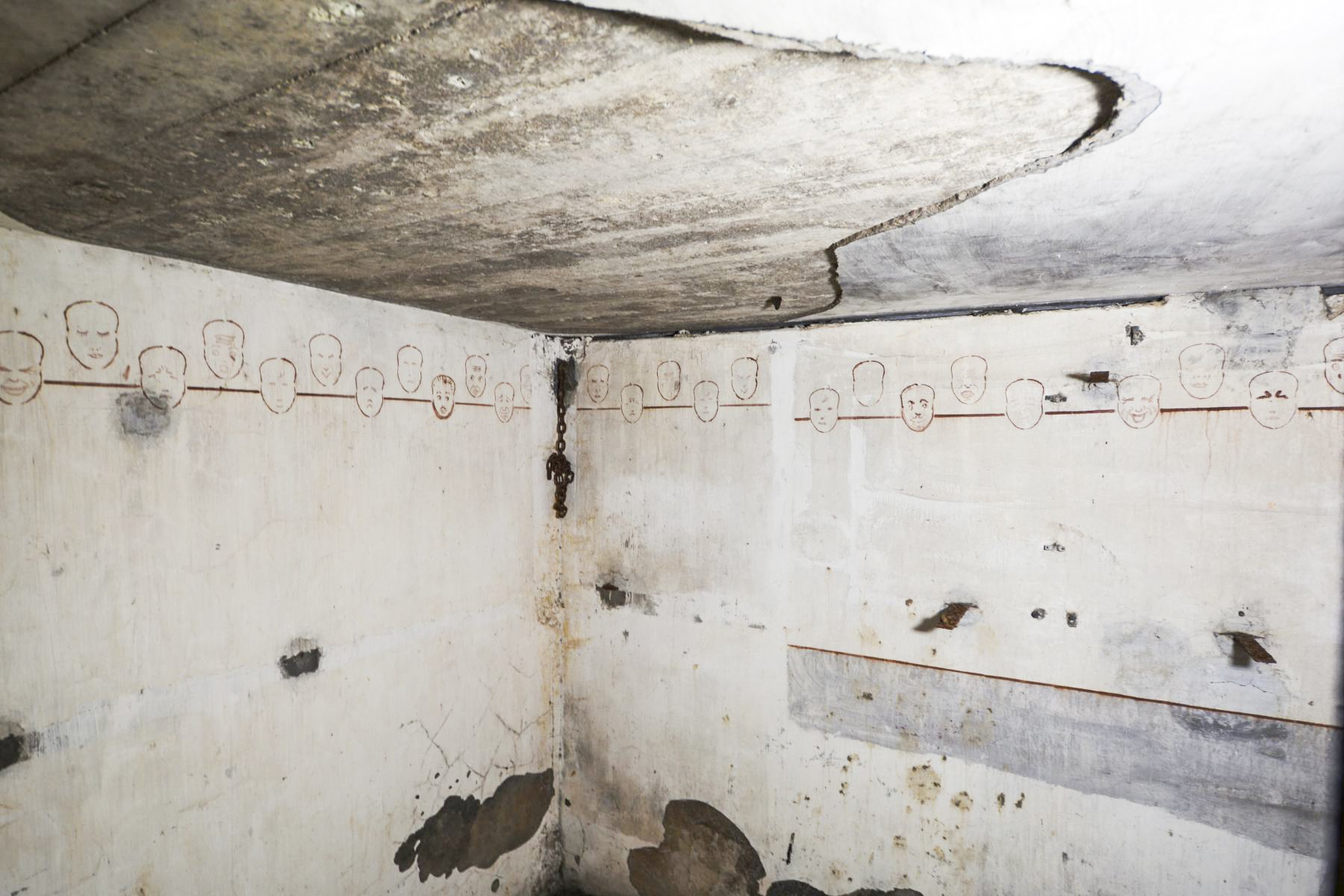 Ligne Maginot - GAEL (161° RIF) - (PC de Sous-Secteur) - Coté infanterie
Chambrée du chef de central, frise murale - Pascal Lambert