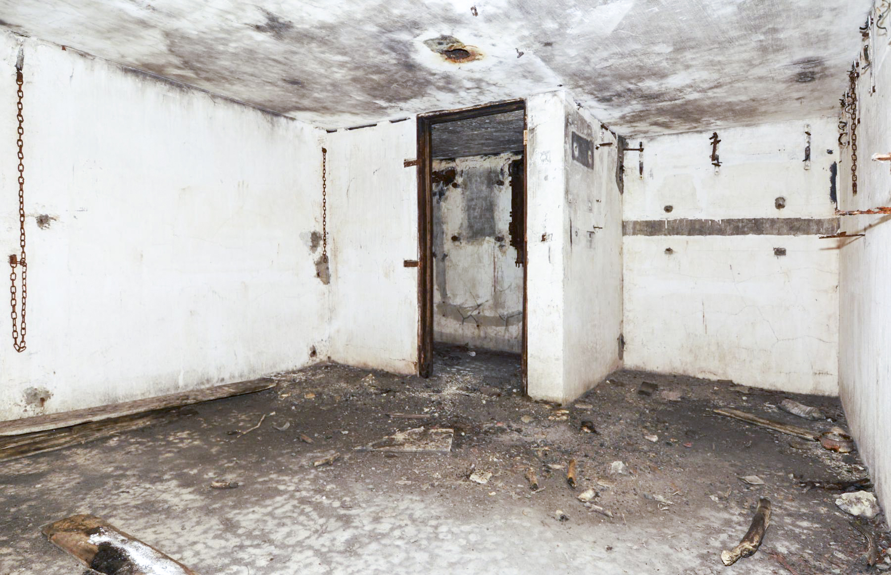 Ligne Maginot - GAEL (161° RIF) - (PC de Sous-Secteur) - Coté infanterie
Le central est dans la pièce à gauche - Pascal Lambert