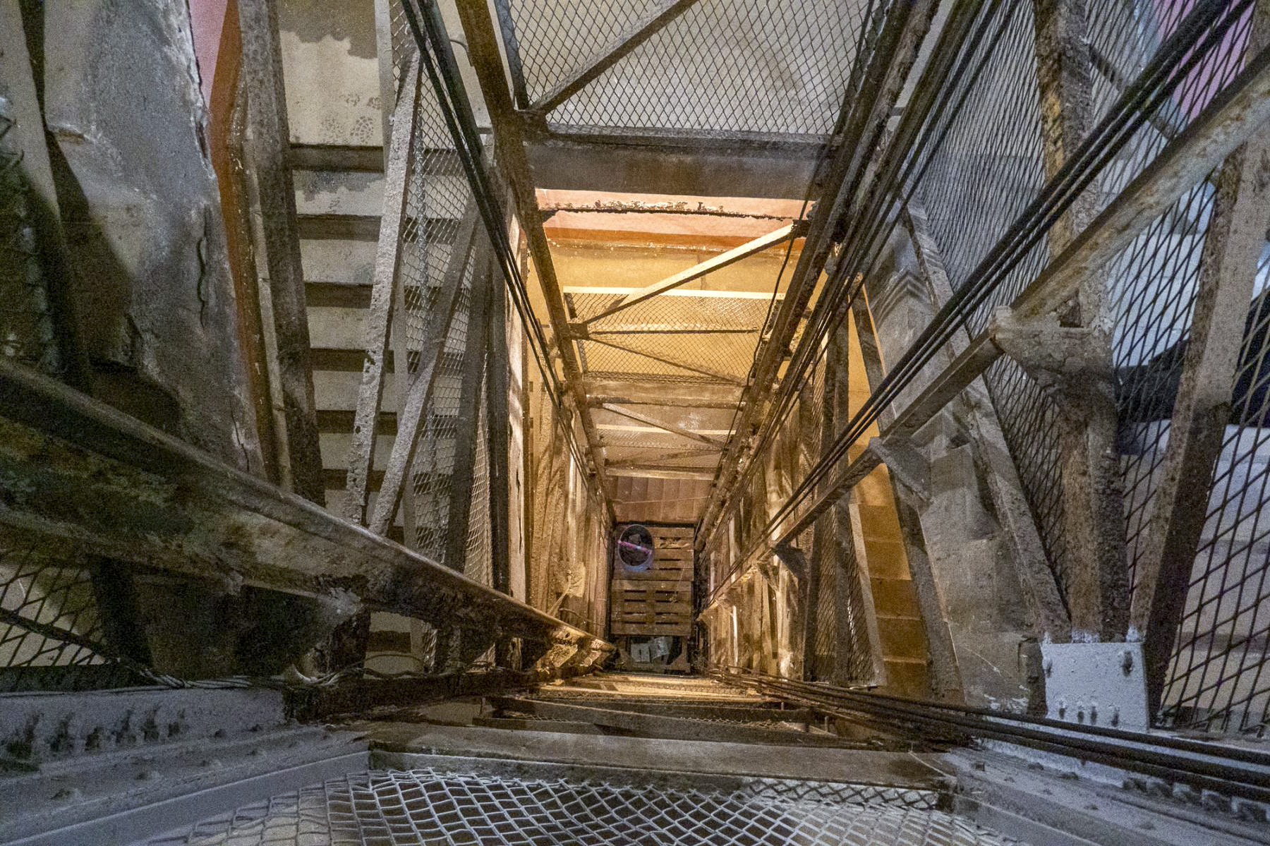 Ligne Maginot - BOUSSE - A24 - (Ouvrage d'infanterie) - Bloc entrée 
Cage du monte-charge - Michel Teiten