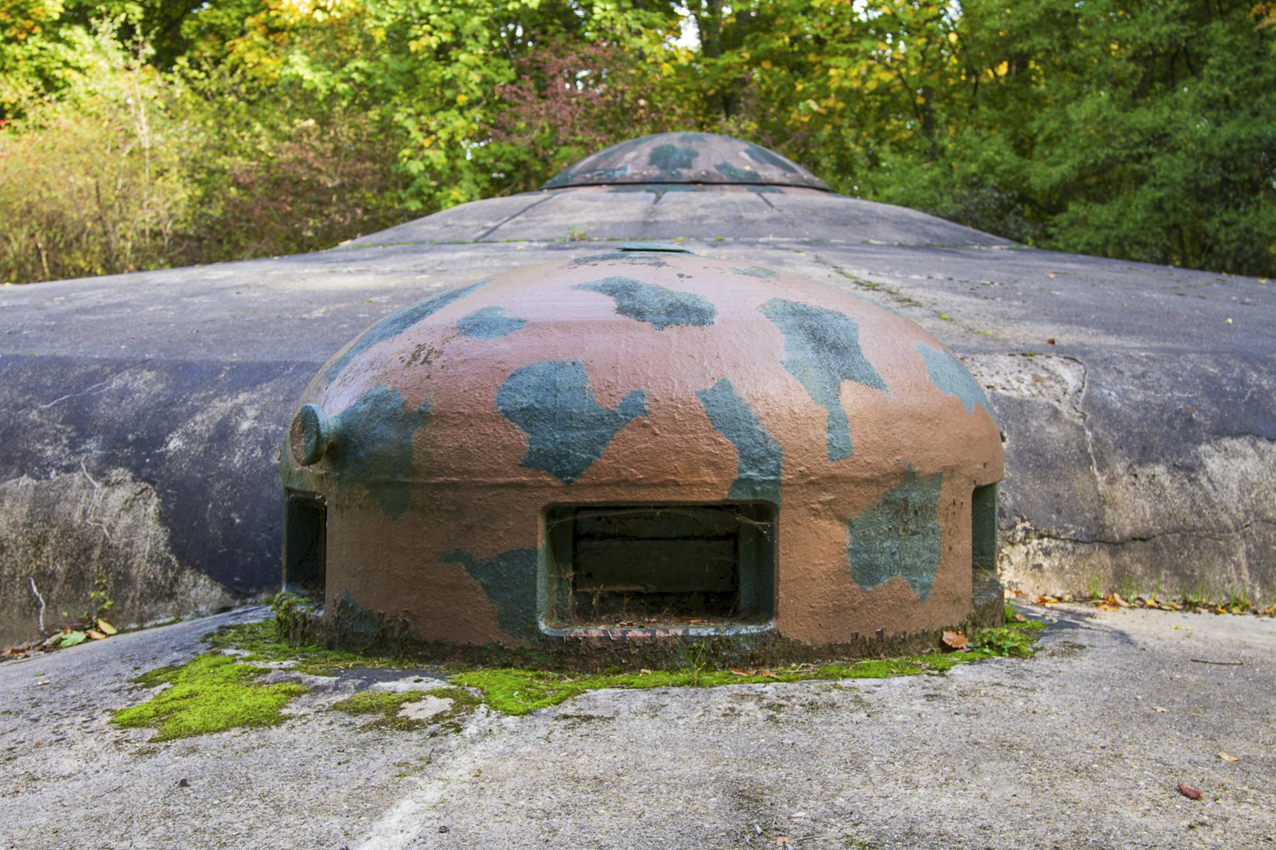 Ligne Maginot - BOUSSE - A24 - (Ouvrage d'infanterie) - Bloc 3
Cloche GFM et tourelle mitrailleuse - Michel Teiten