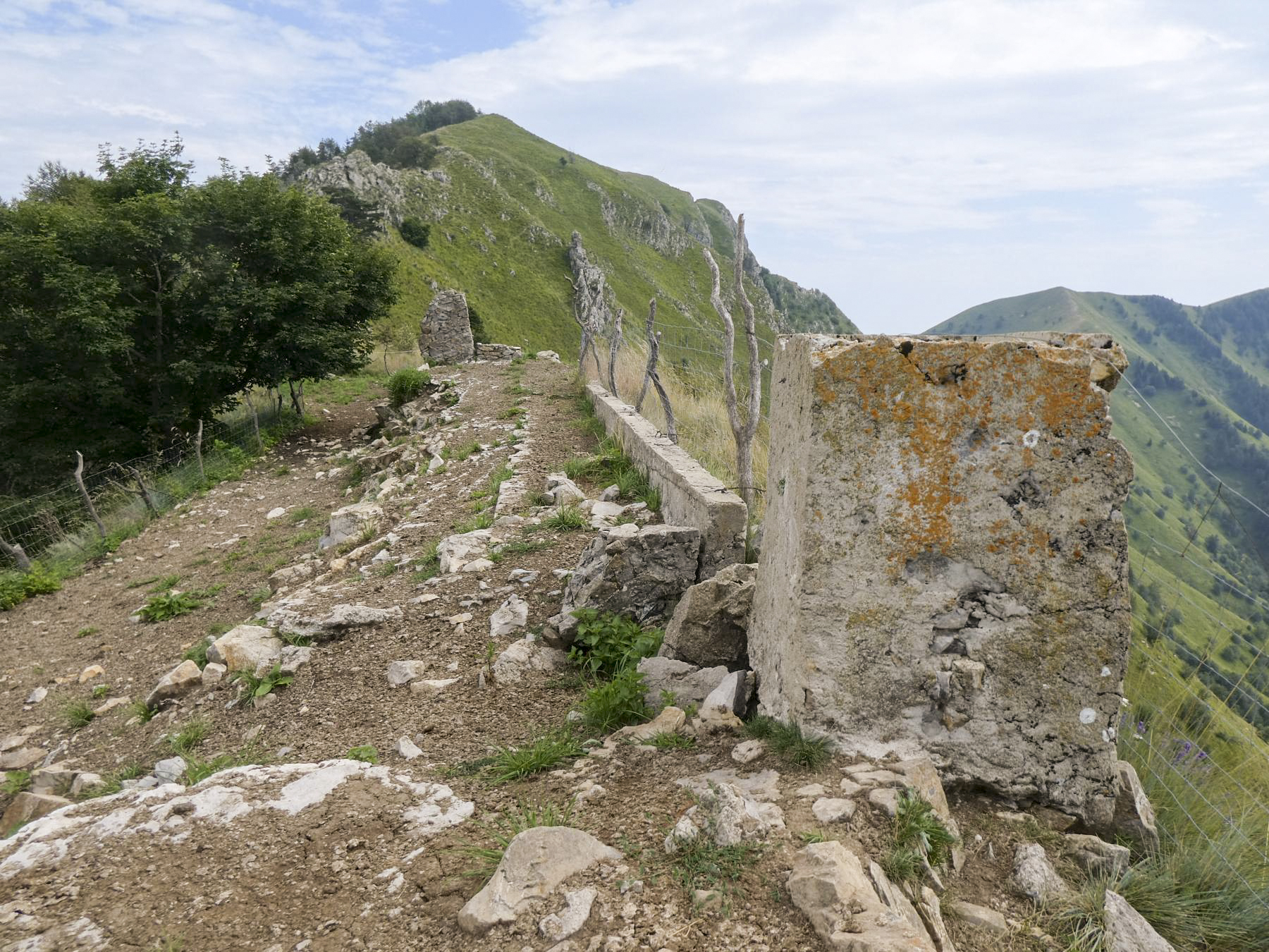Ligne Maginot - LA DEA (D) - (Abri actif) - Restes d'un casernement démantelé