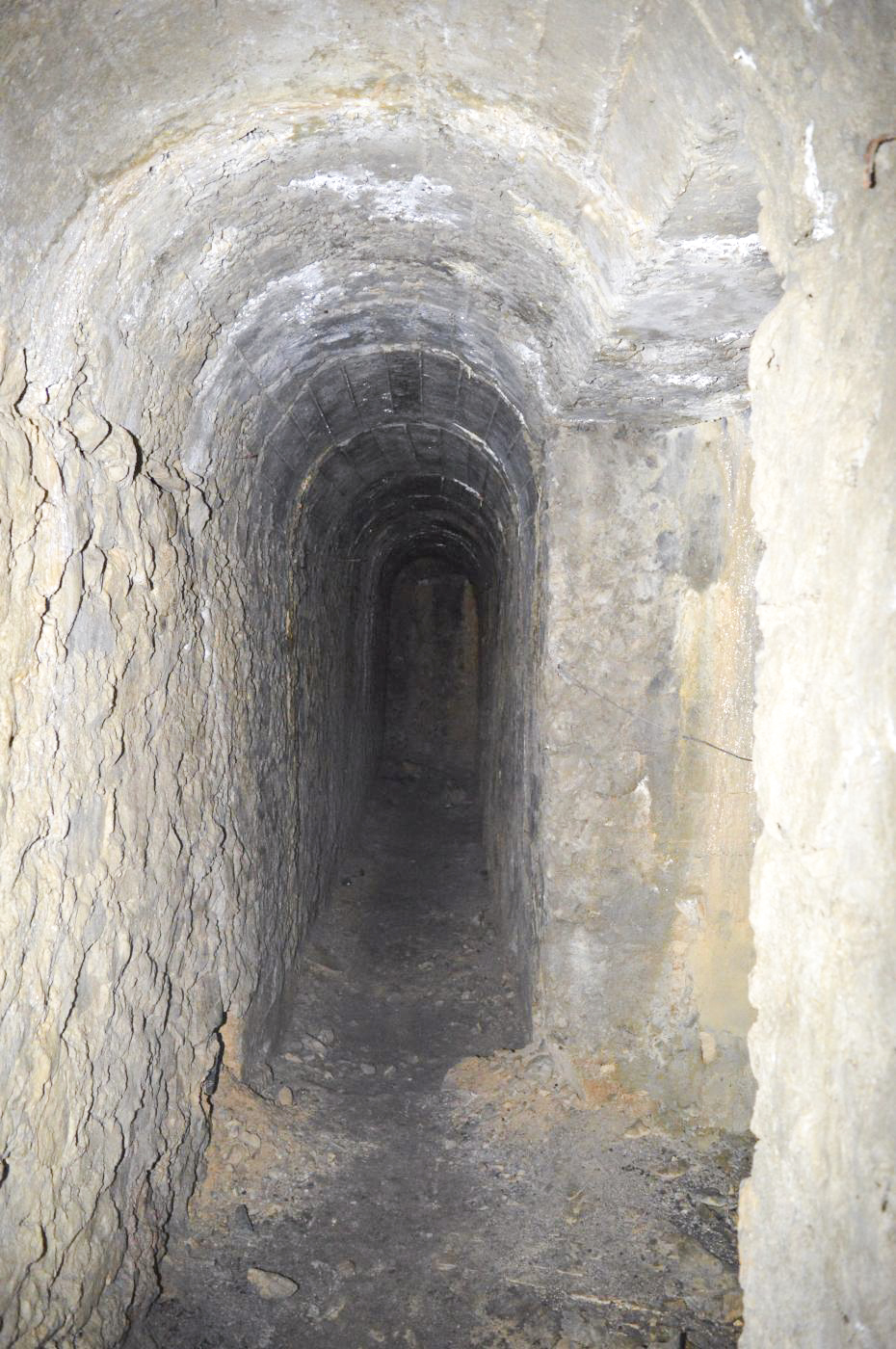 Ligne Maginot - LA DEA (D) - (Abri actif) - Galerie vers Bloc 3, à droite citernes - PRASIL Michal